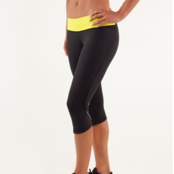 Lululemon Capris Leggings Ruffle Sides - Picture 5 of 8